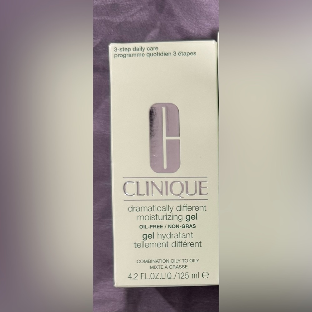 Clinique Dramatically Different Moisturizing Gel